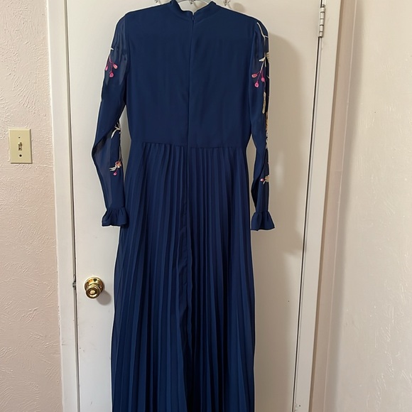 ASOS Navy embroidered pleated dress - Picture 4 of 7